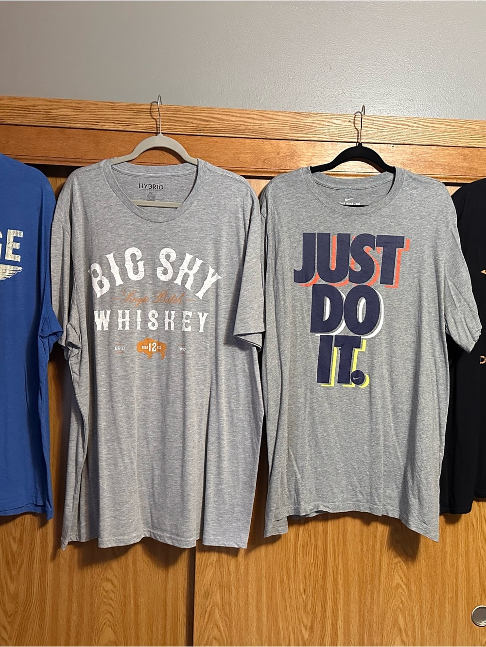 Men’s graphic shirt lot